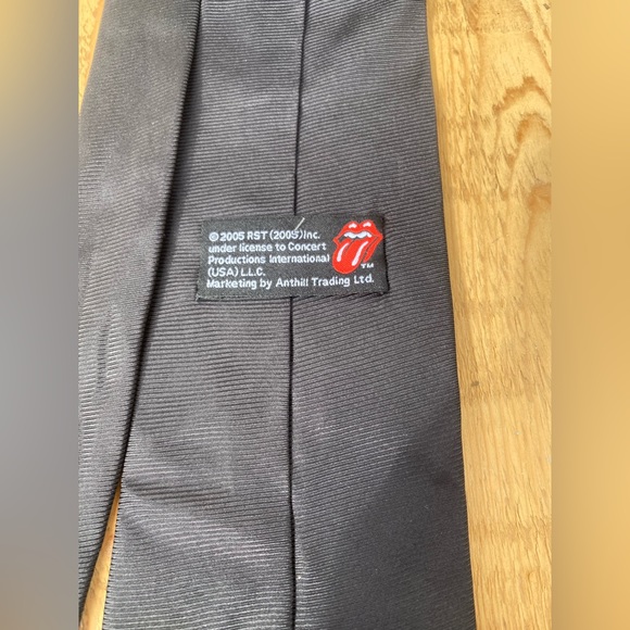 212-You Are Intriguing❤️ Falling Tongues Rolling Stones Neck Tie - Picture 4 of 7